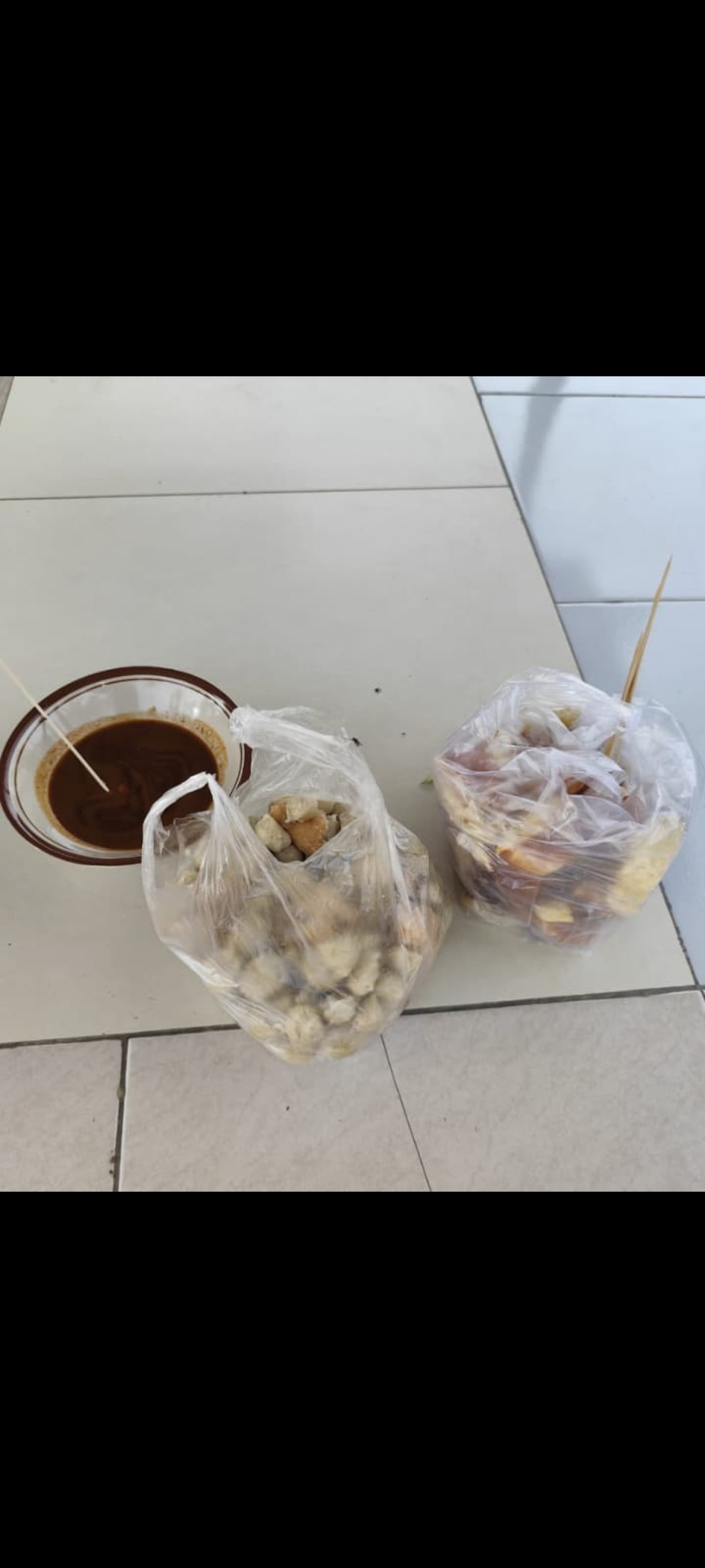 Pasang keramik di mushola