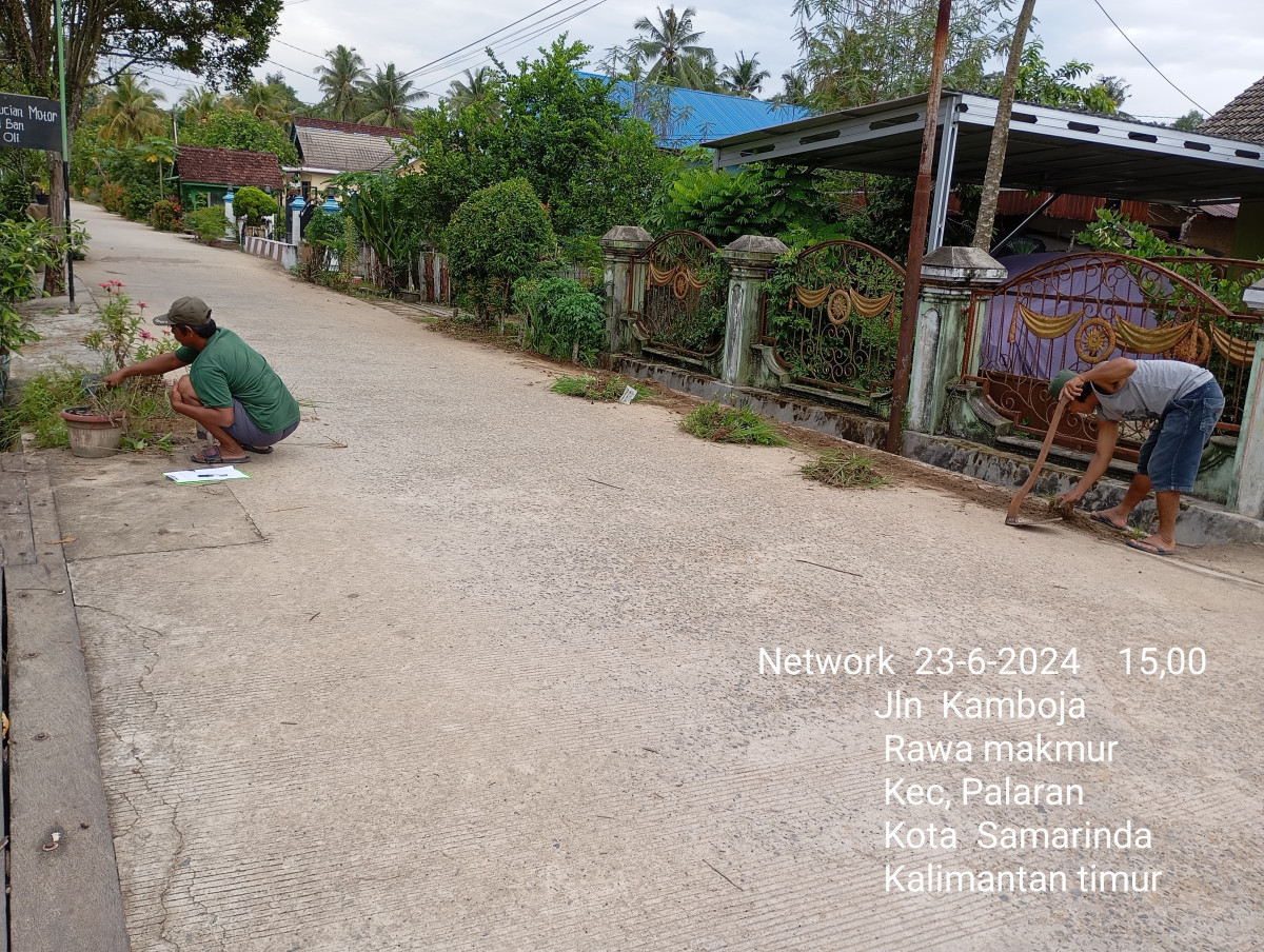 Membersihkan jalan