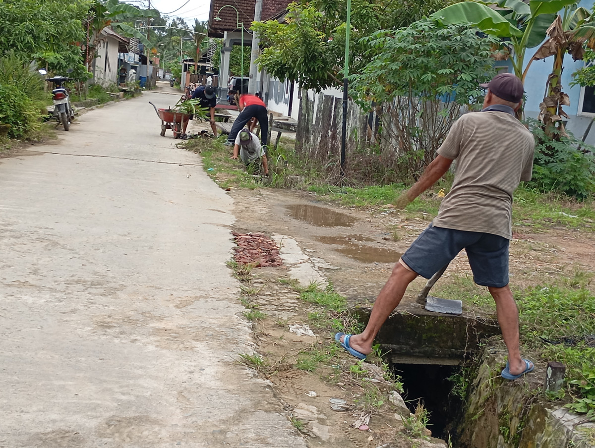Pembersihan parit