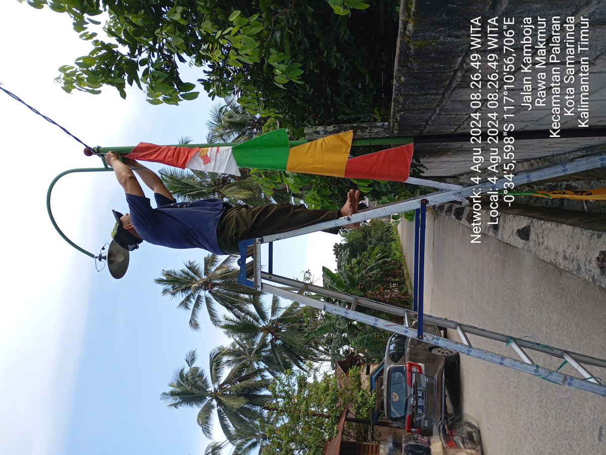 Pemasangan umbul-umbul