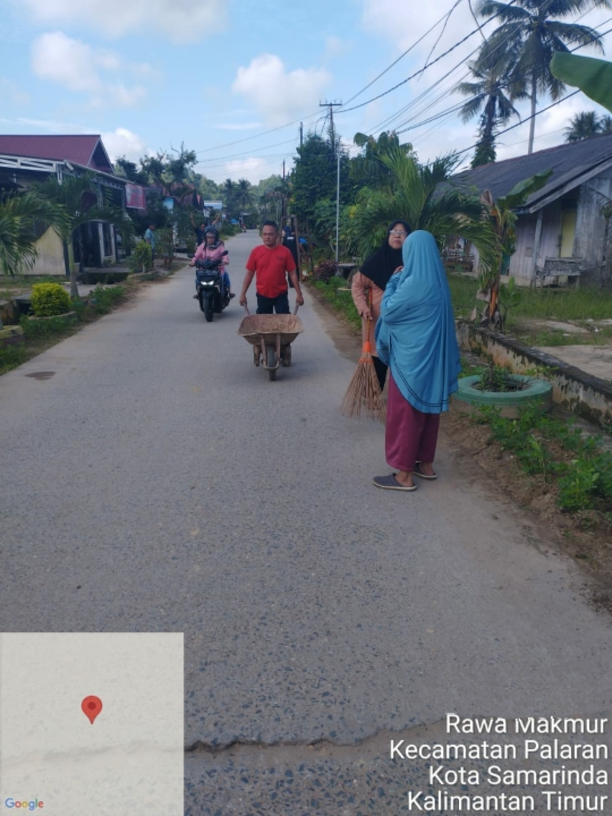 Giat bersih jalan dan parit ,pasang umbul2.