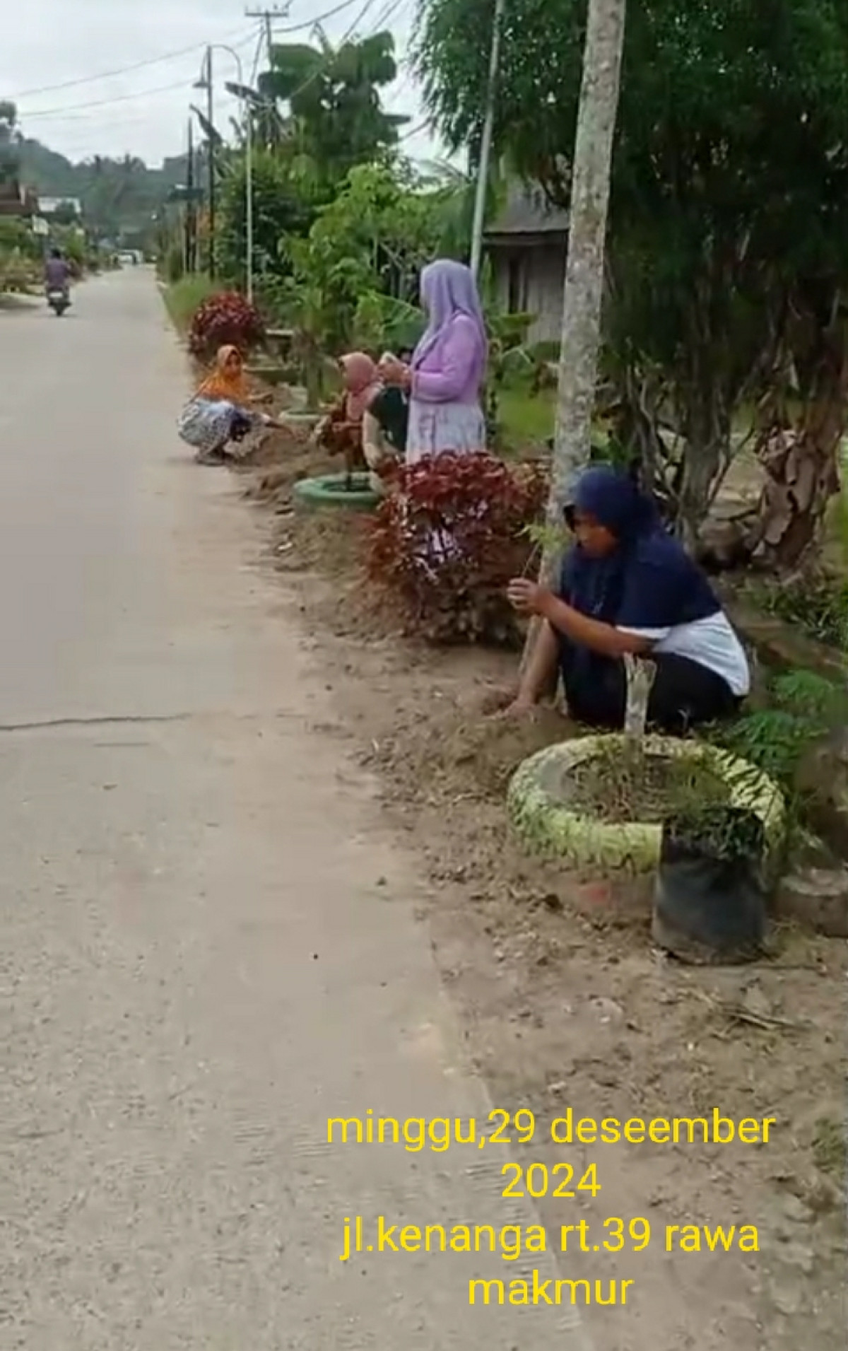 Granase (parit),perawatan lampu,jalan,bersih jalan.