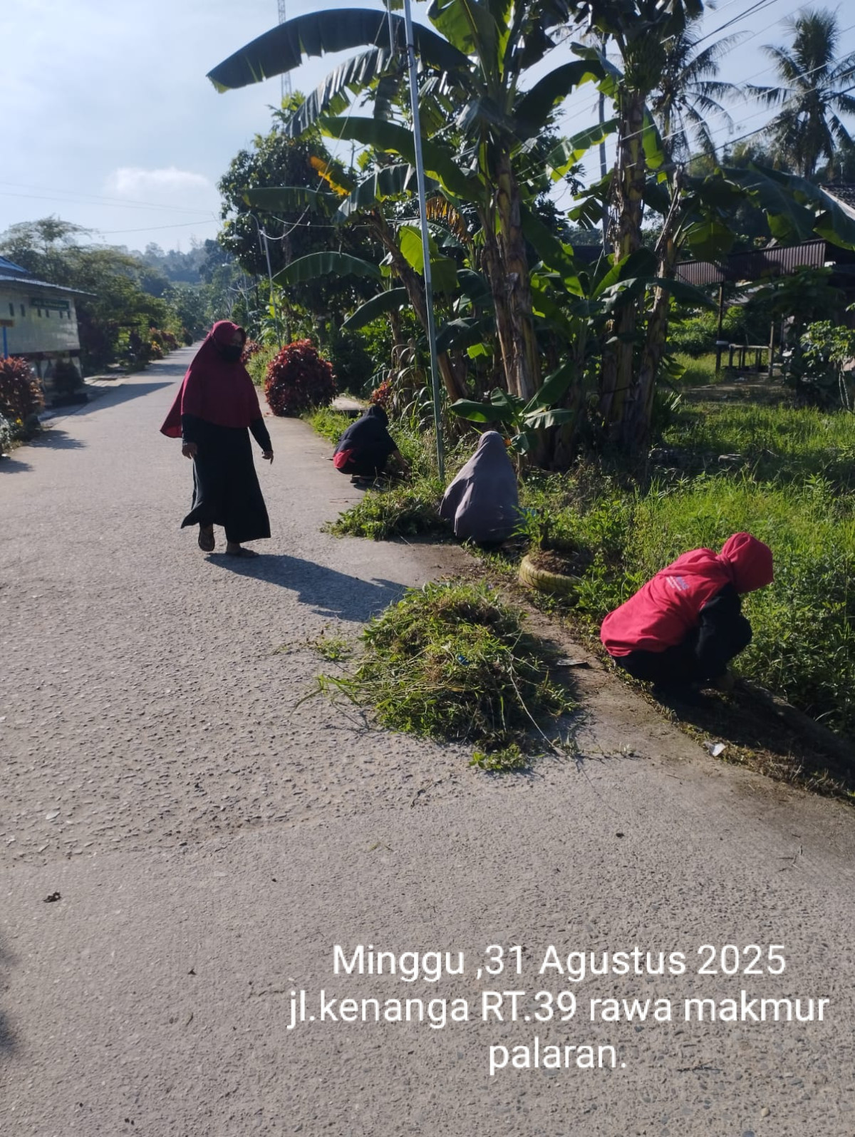 Gotong royong bersih jalan
