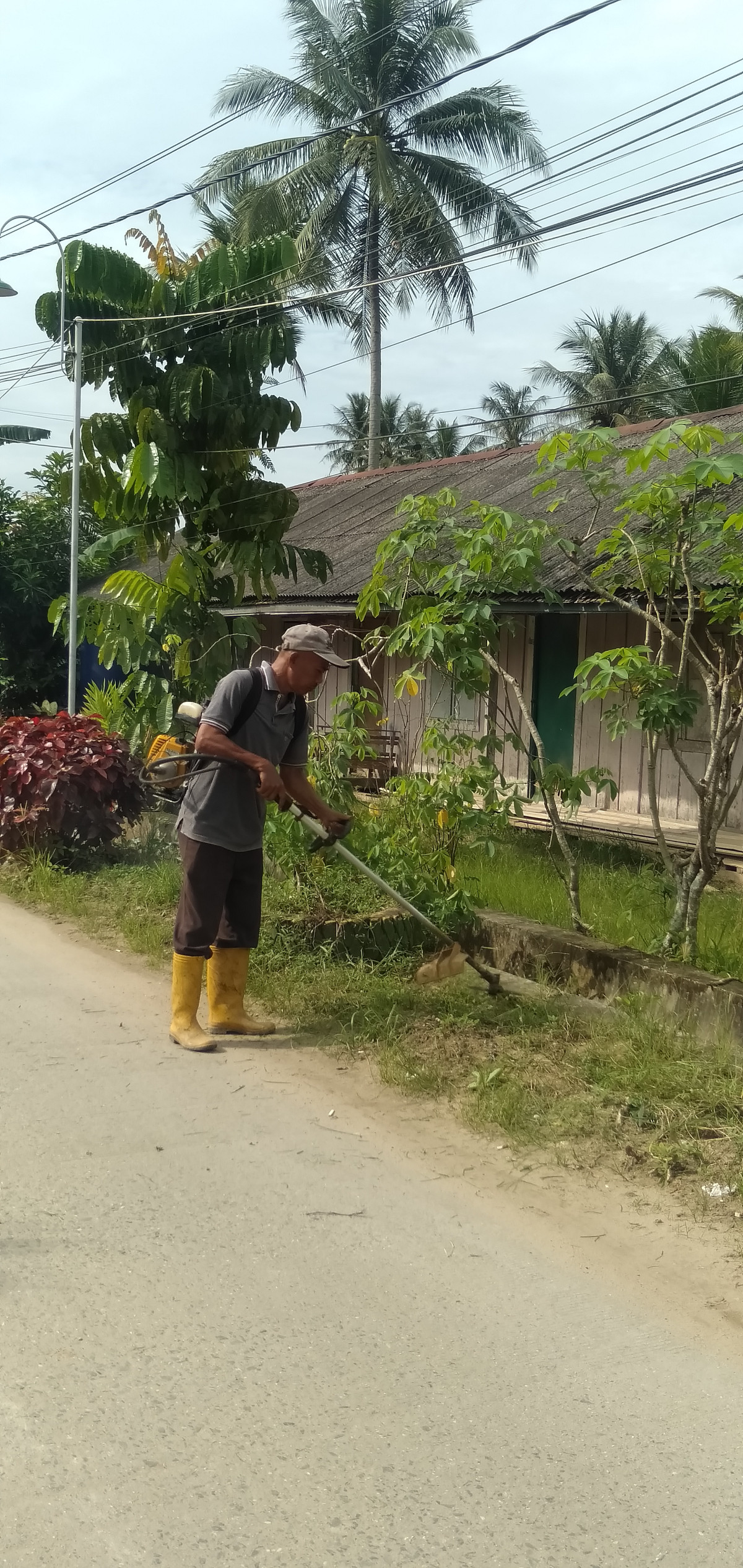 Pembersihan parit dan jalan