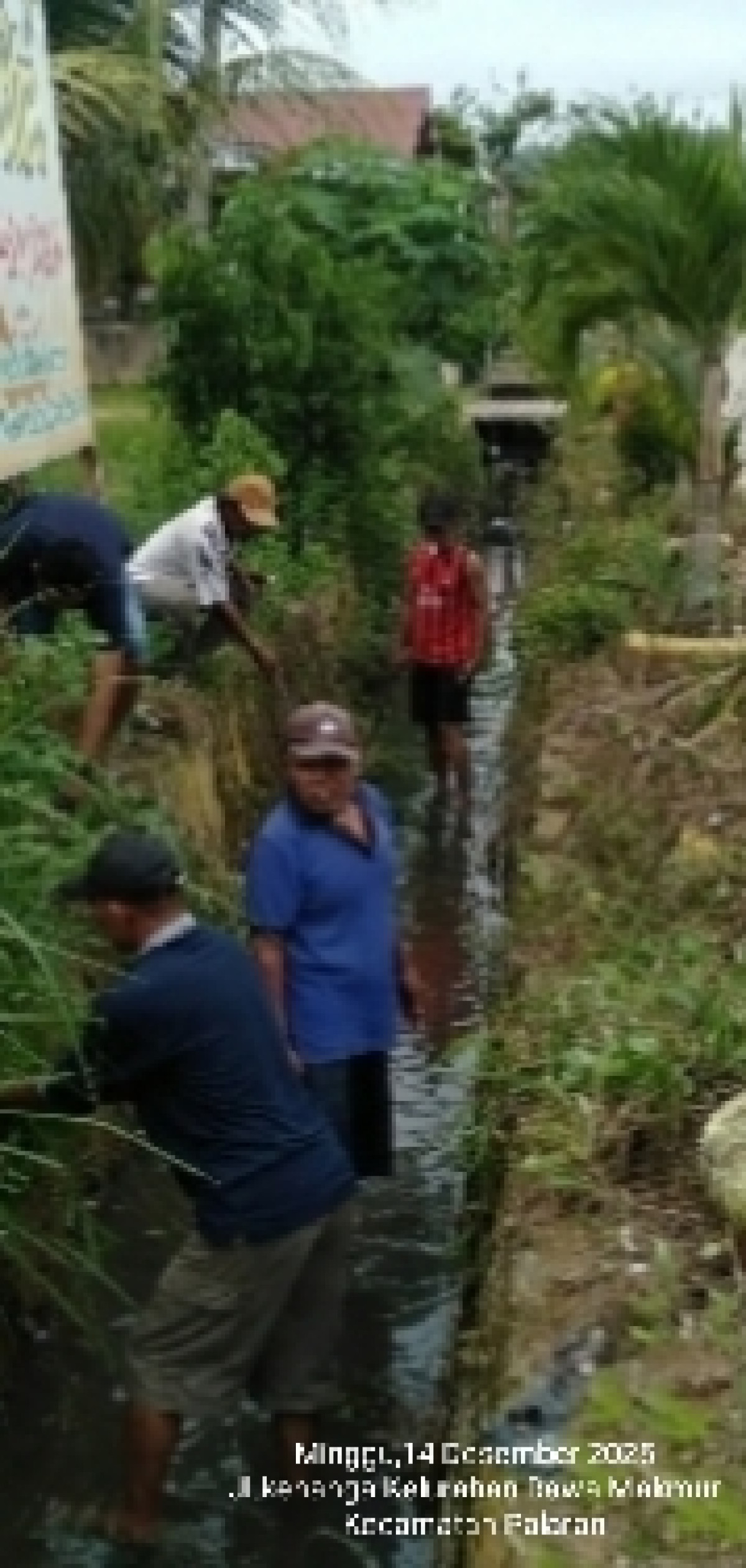 Gotong royong warga RT.39