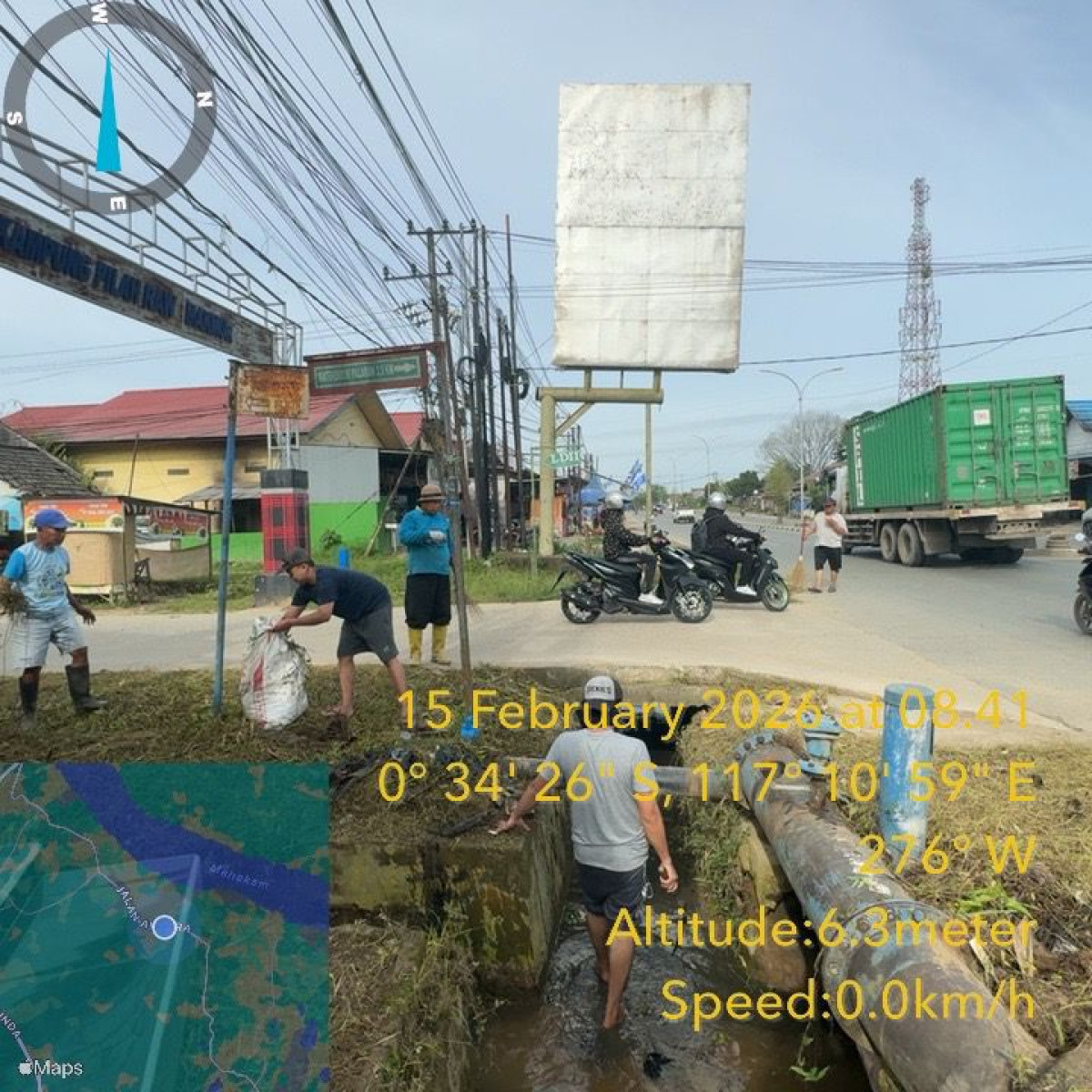 Kegiatan gotong royong pembersihan Drenase