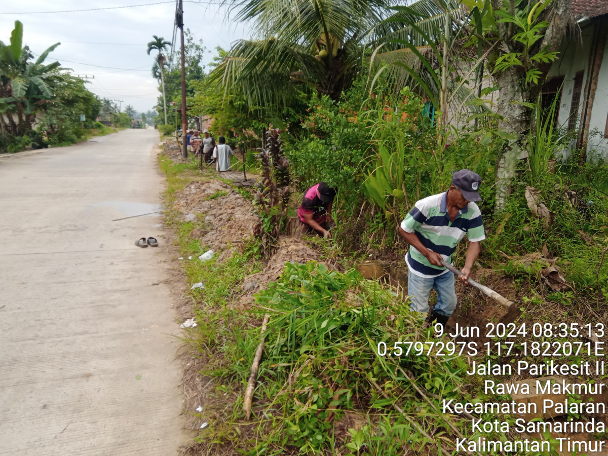 Drainase dan pemotongan rumput