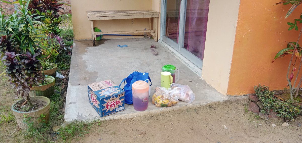Bersihkan parit drainase dan potong rumput