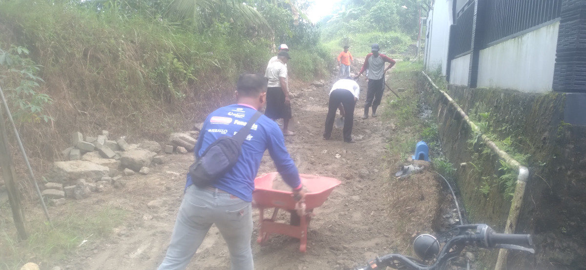 Kerja bakti di lingkungan RT.43