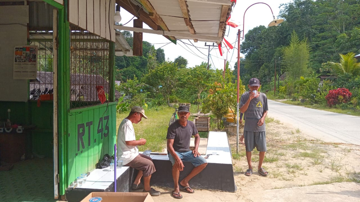 Kerja bakti di lingkungan RT.43
