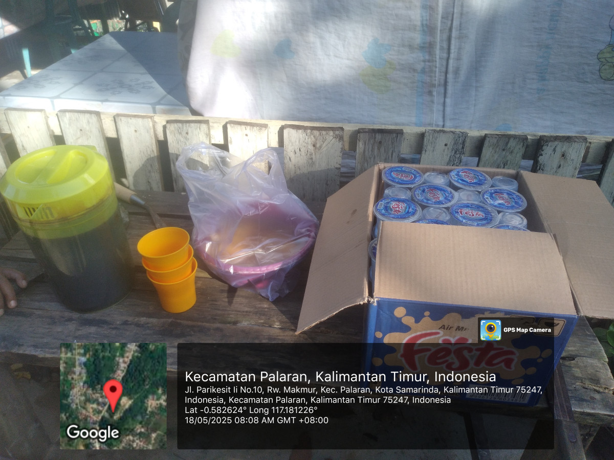 Gotong Royong di lingkungan RT.43