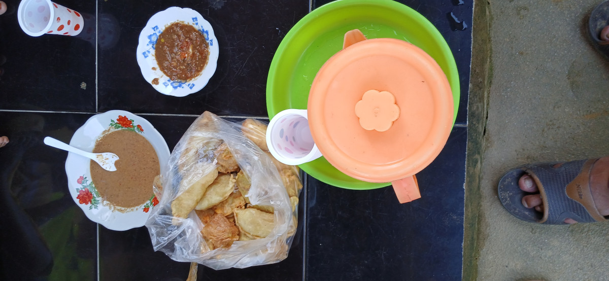 Pengurukan latrit untuk jalan yang rusak