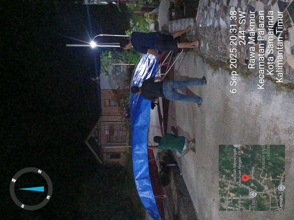 Gotong royong pemasangan tenda di langgar peringatan maulid nabi muhammad SAW 1447 h