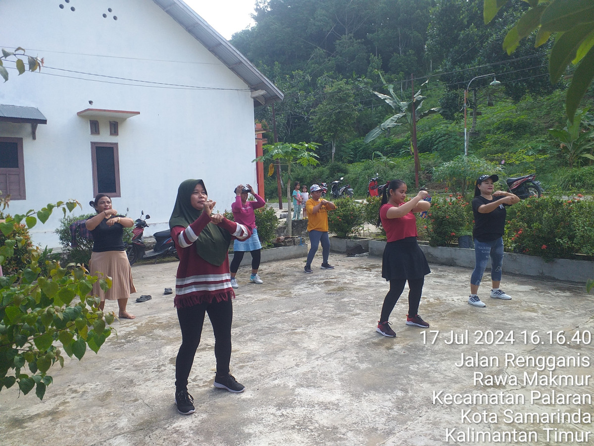 Kegiatan senam ibu2 pkk/Dawis MENTARI RT 44