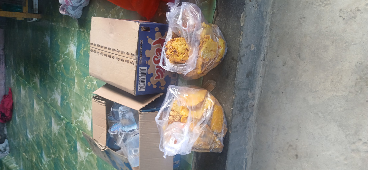 Gotong royong pembersihan rumput di jalan dan di parit di lingkungan jln Rengganis RT 44
