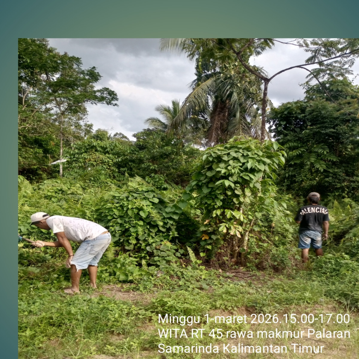 Gotong royong membuat kebun