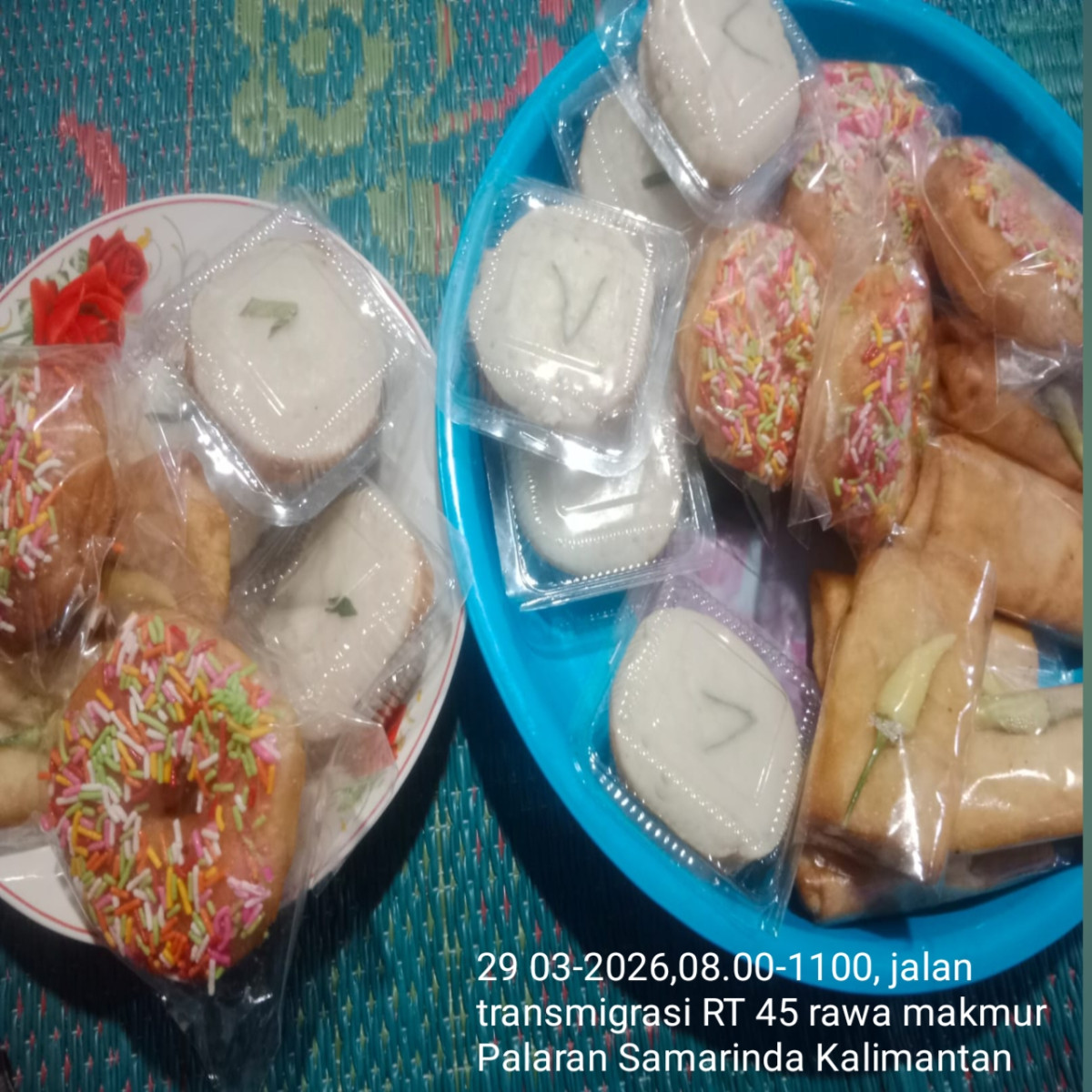 Gotong royong mindahin bata ringan
