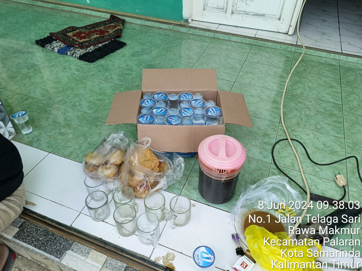 Pemasangan kanopi teras mushola Alhidayah
