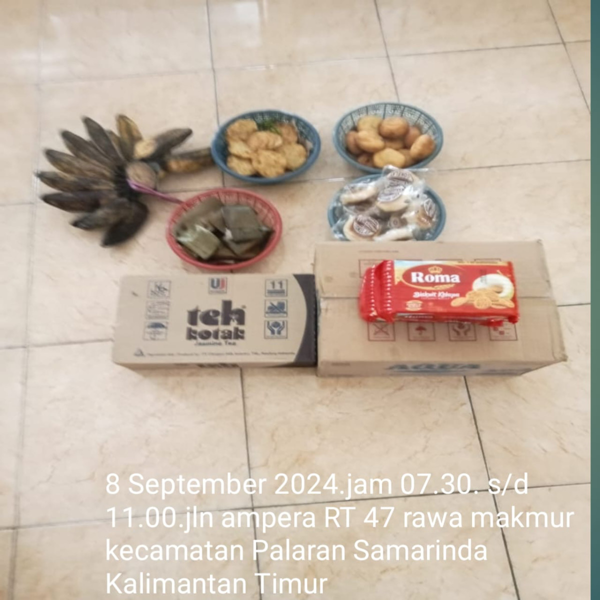 Gotong royong pembersihan rumput dan pendalaman parit.