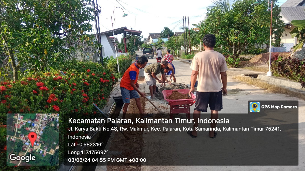 Pembersihan Bahu Jalan dan Pengecoran Bahu Jalan