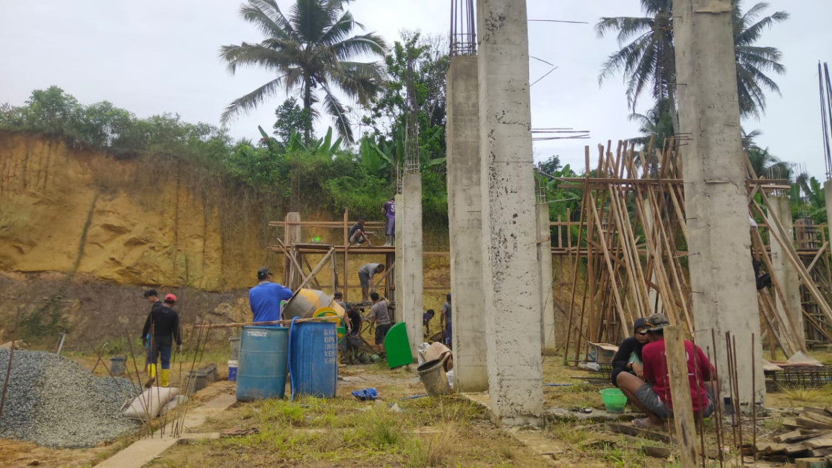 Pengecoran 6 tiang serambi
