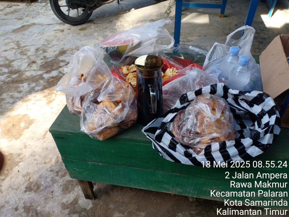 Gotong royong perawatan parit