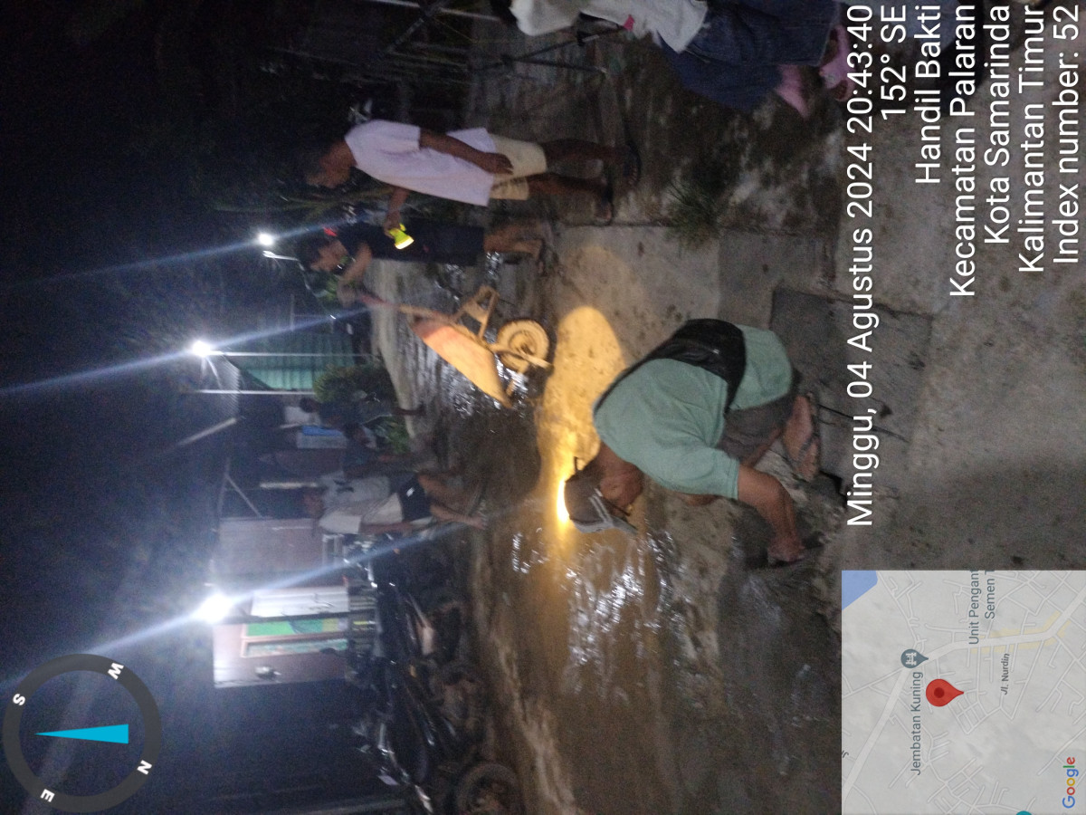 Gotong royong Perbaikan semenisasi dan pengecoran jln gang Makasar dan GG angga