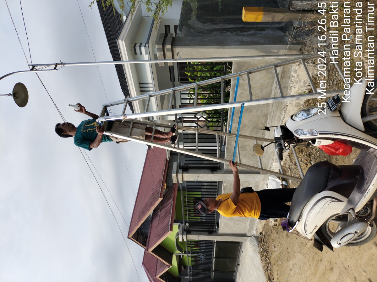 Gotong royong Pemasangan LPJU