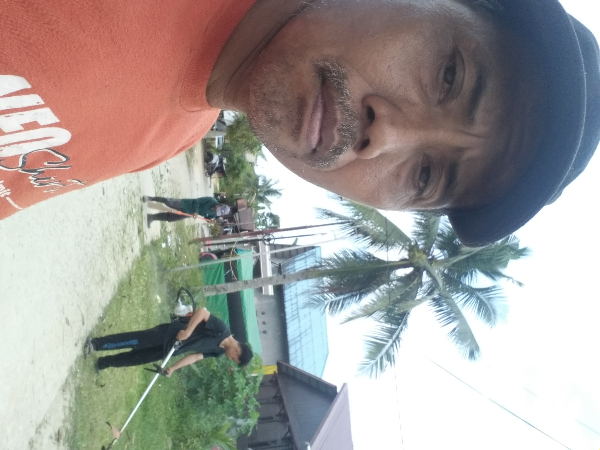 Gotong royong membersihkan jln dan lingkungan