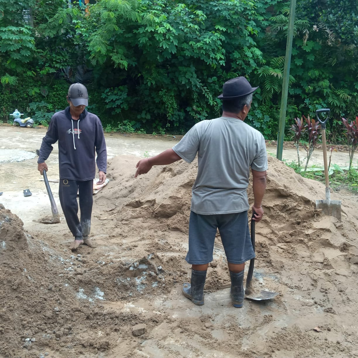 Gotong Pembuatan Turap Musholla
