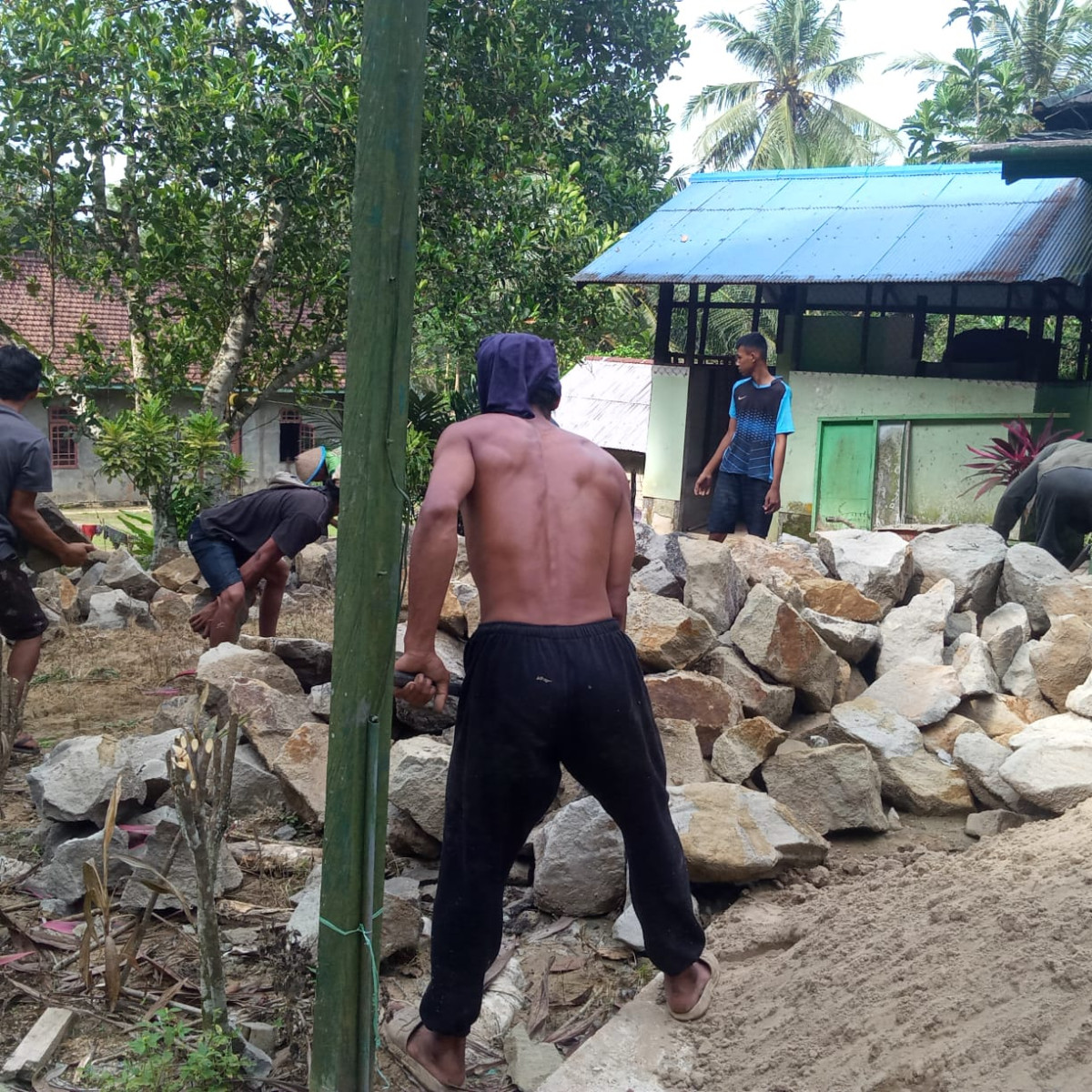 Pembangunan Turap Musholla