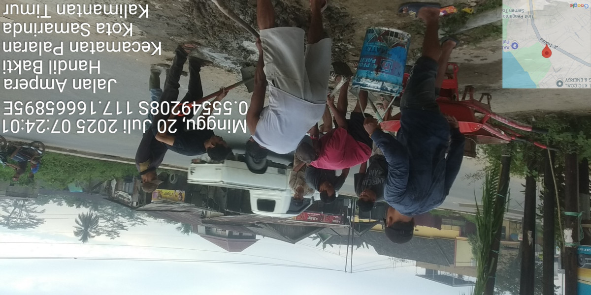 gotong royong memperbaiki jalan atau mengecor lubang-lubang di gg. tepian 2 RT. 10