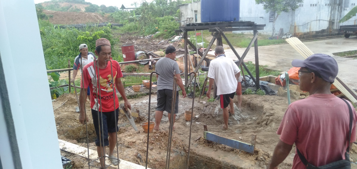 Gotong royong d tempat ibadah langgar babussalam