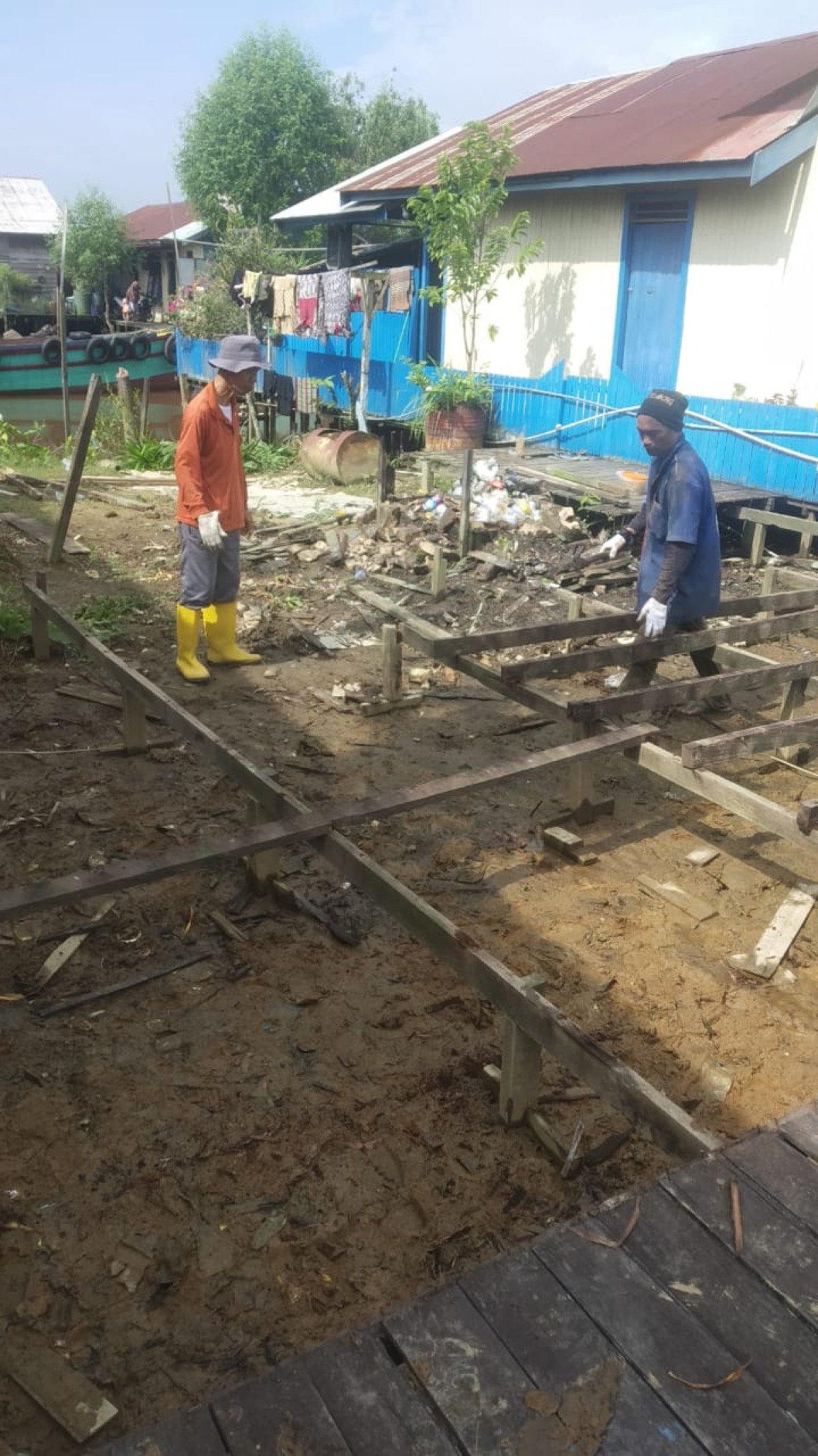 Gotong royong pembutan turop