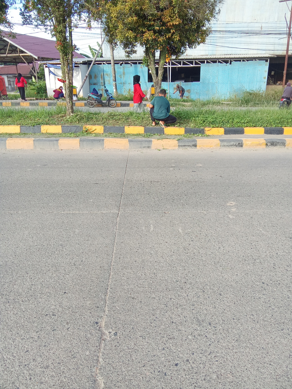 Pembersihan jalan trikora