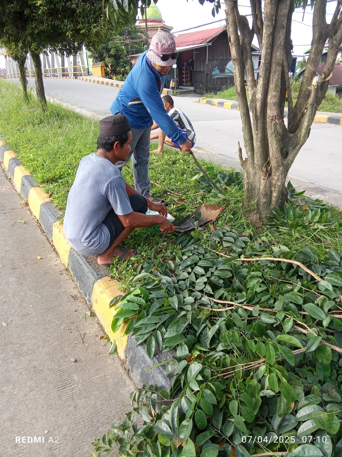 Pembersihan jalan trikora