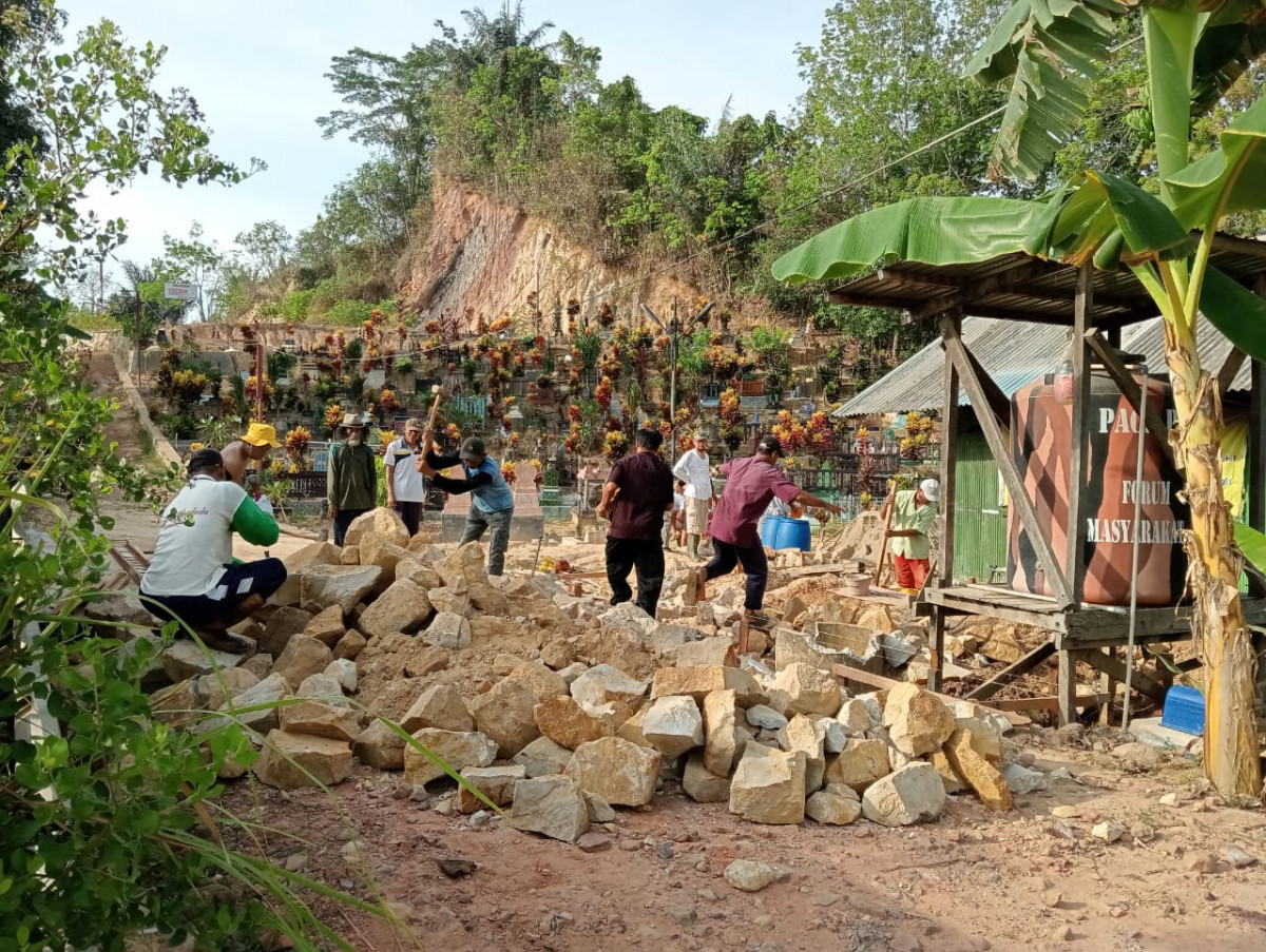 Pembersihan parit