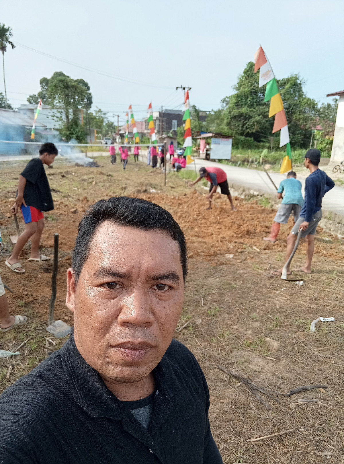 Kerjabakti Memotong rumput