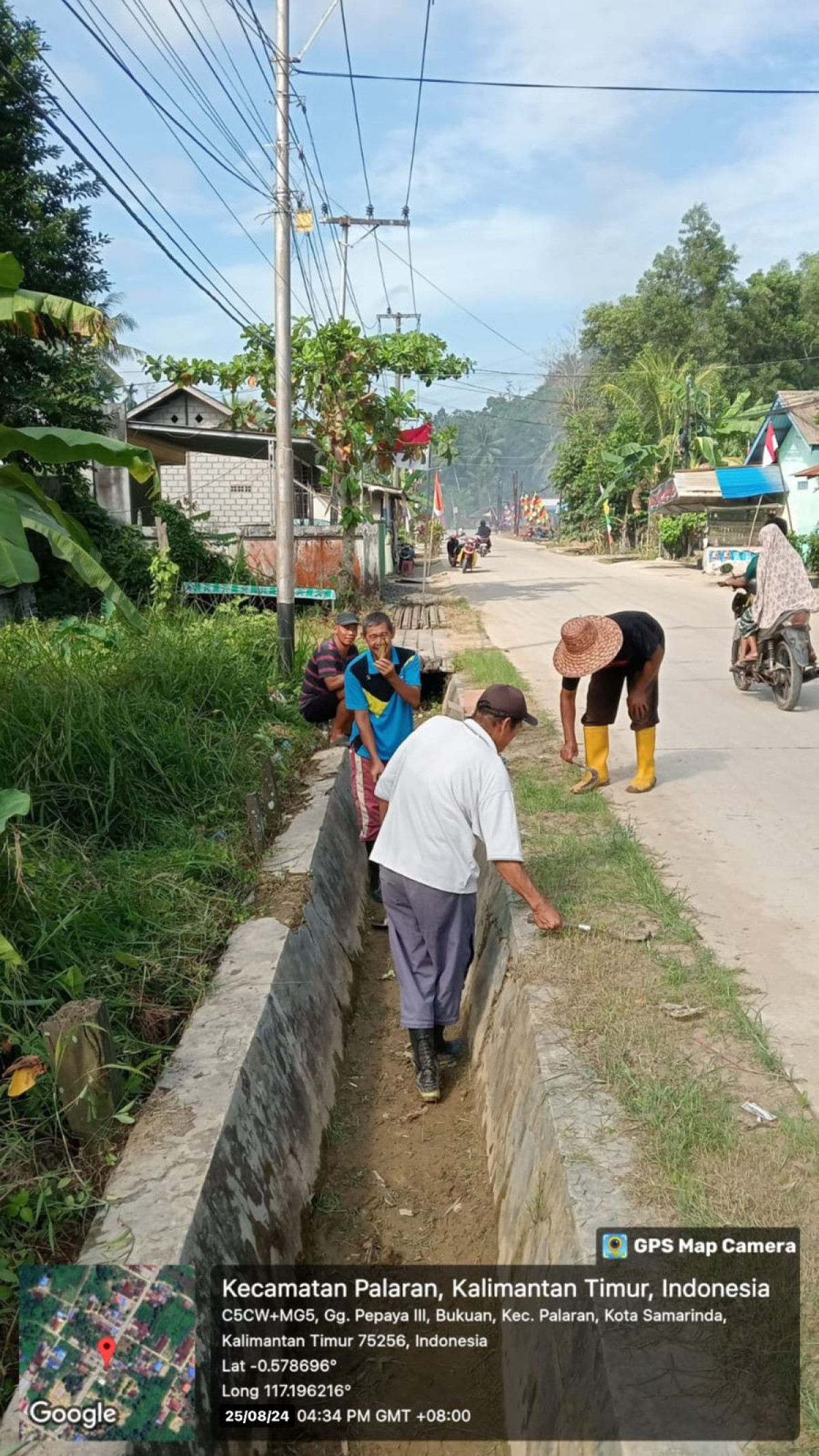 Pembersihan parit jl delima dan pepaya