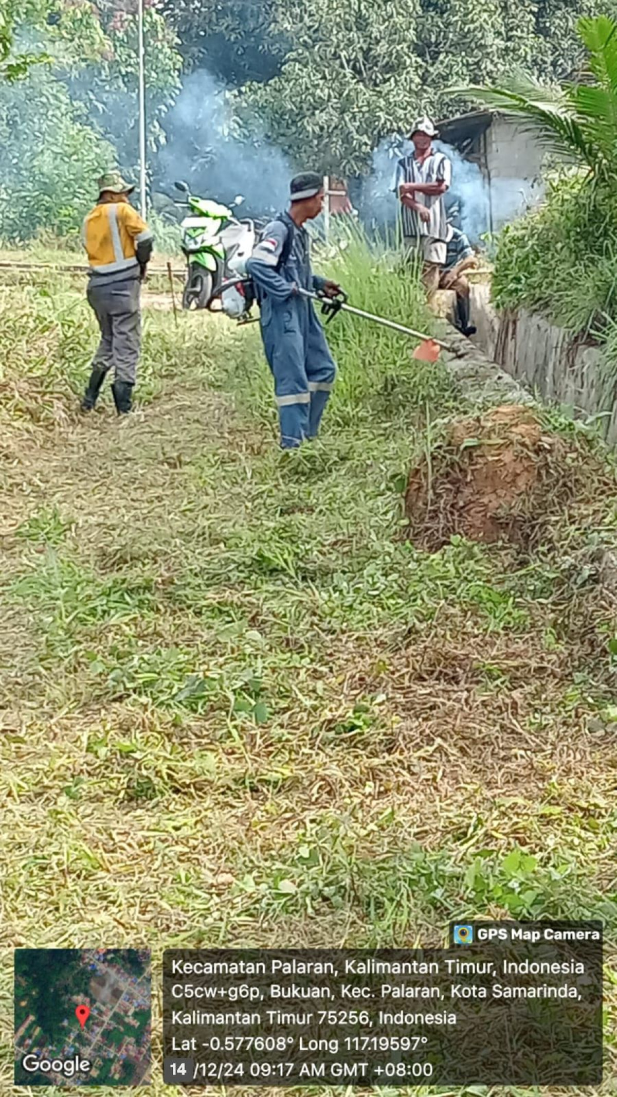 Pembersihan rumput gang delima 3