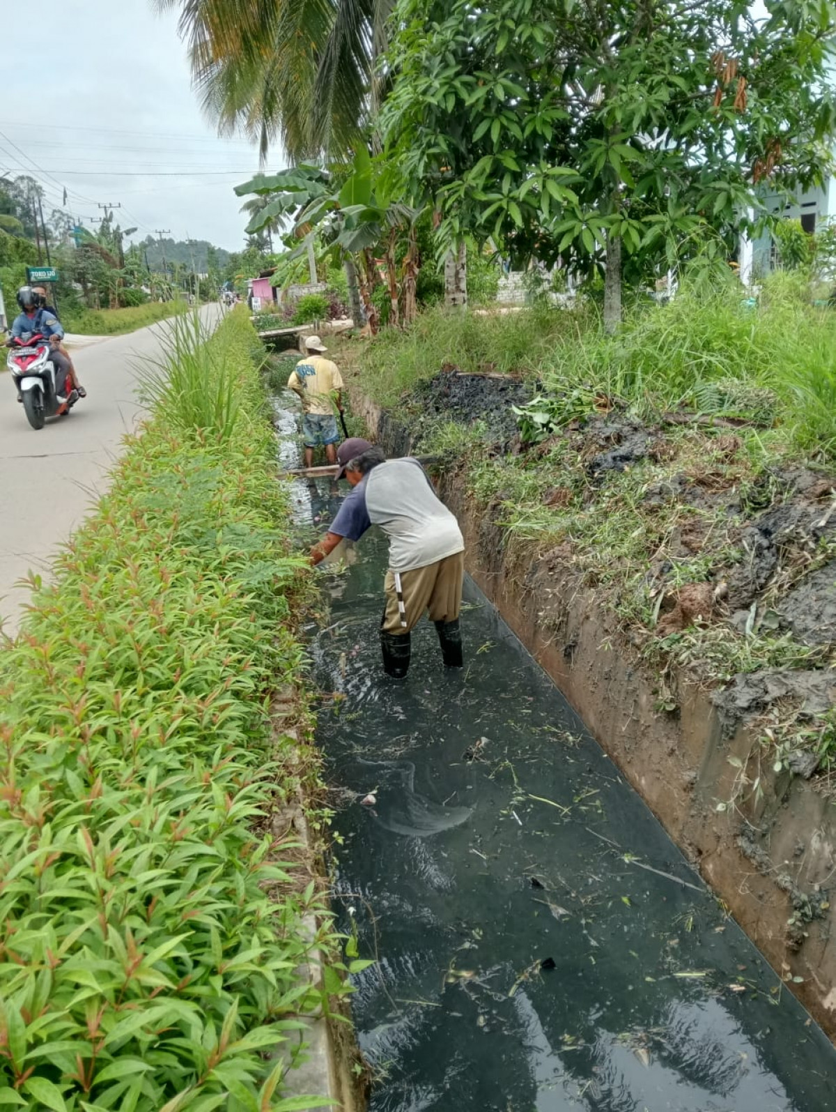 Pembersihan parit