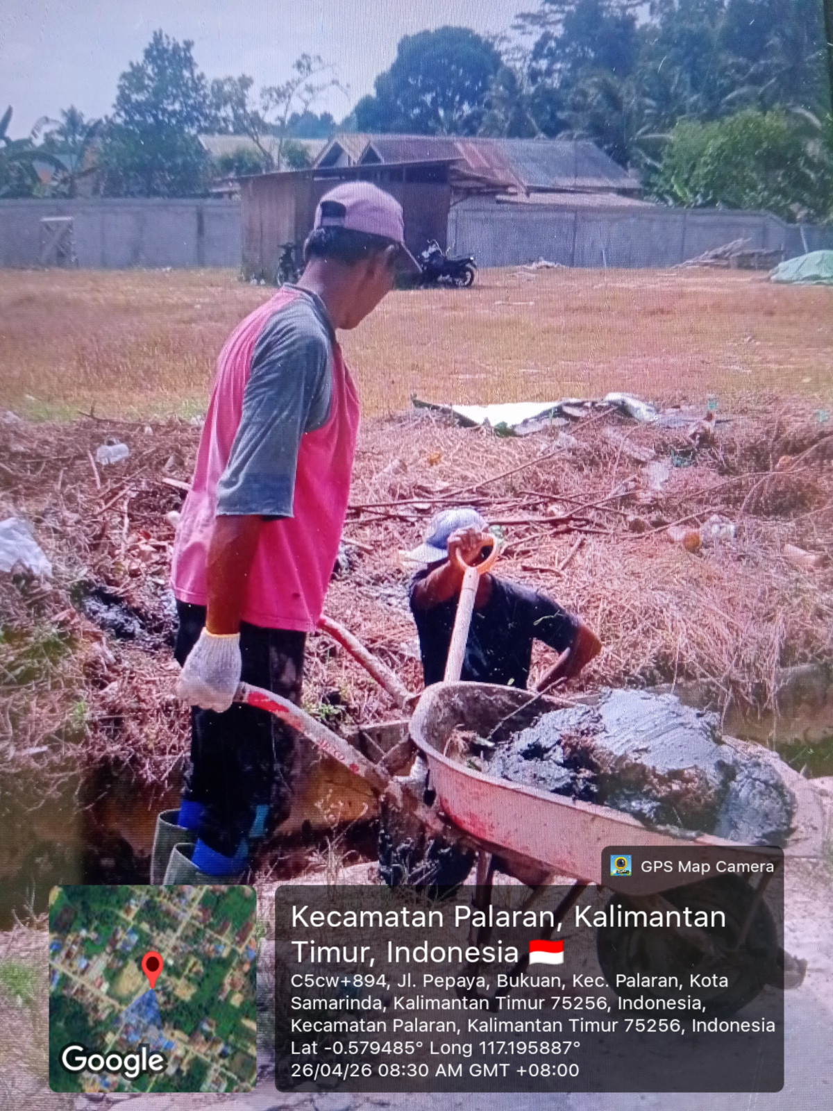 Pembersihan tanah parit