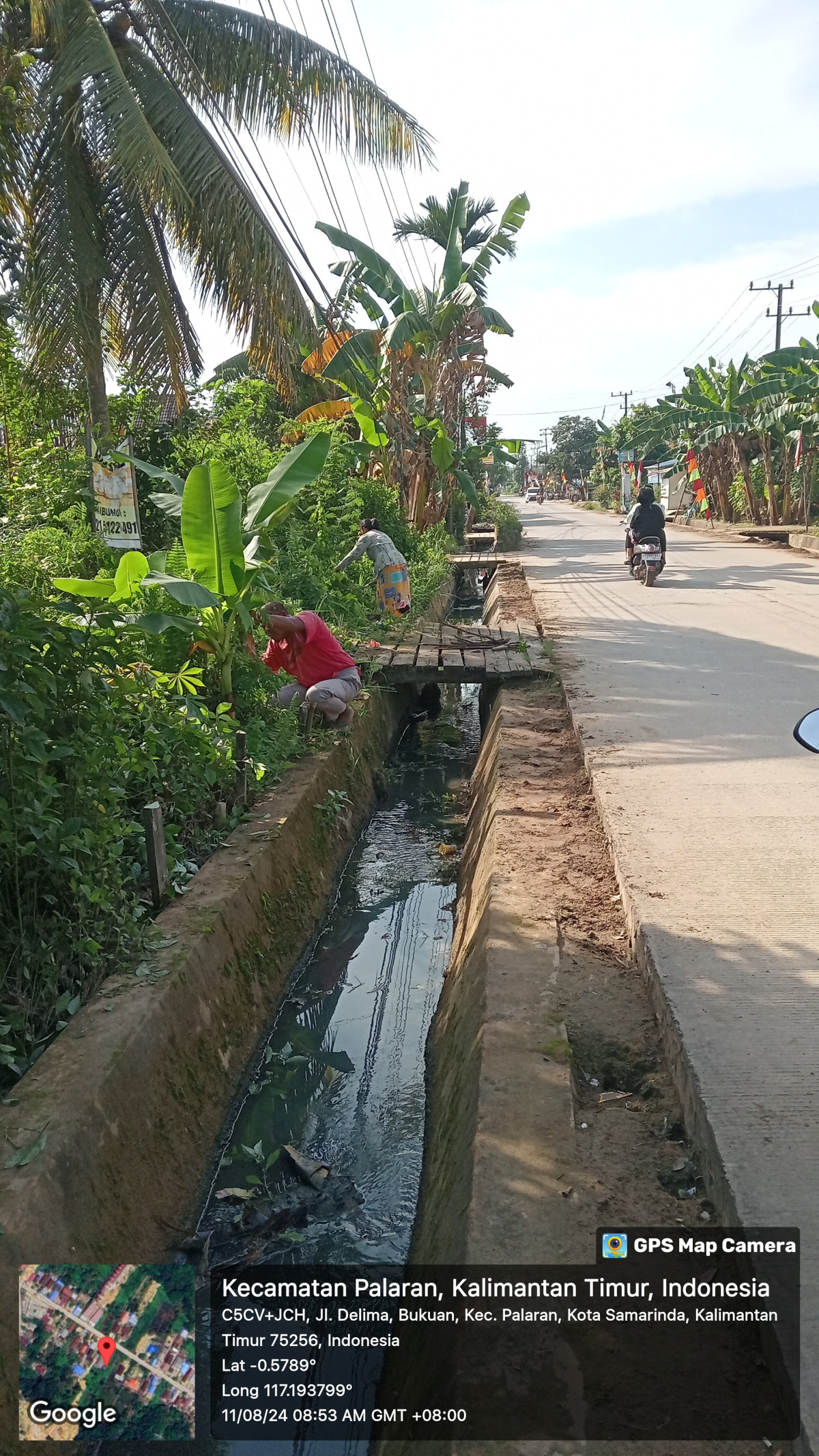 Pembersihan rumput parit dan jalan
