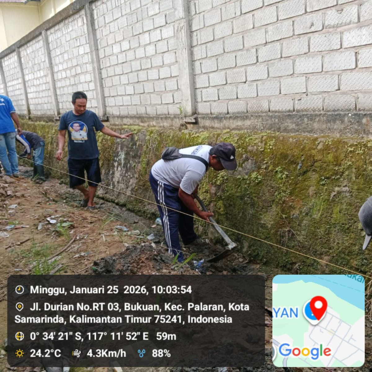 Gotong royong pembersihan drainase