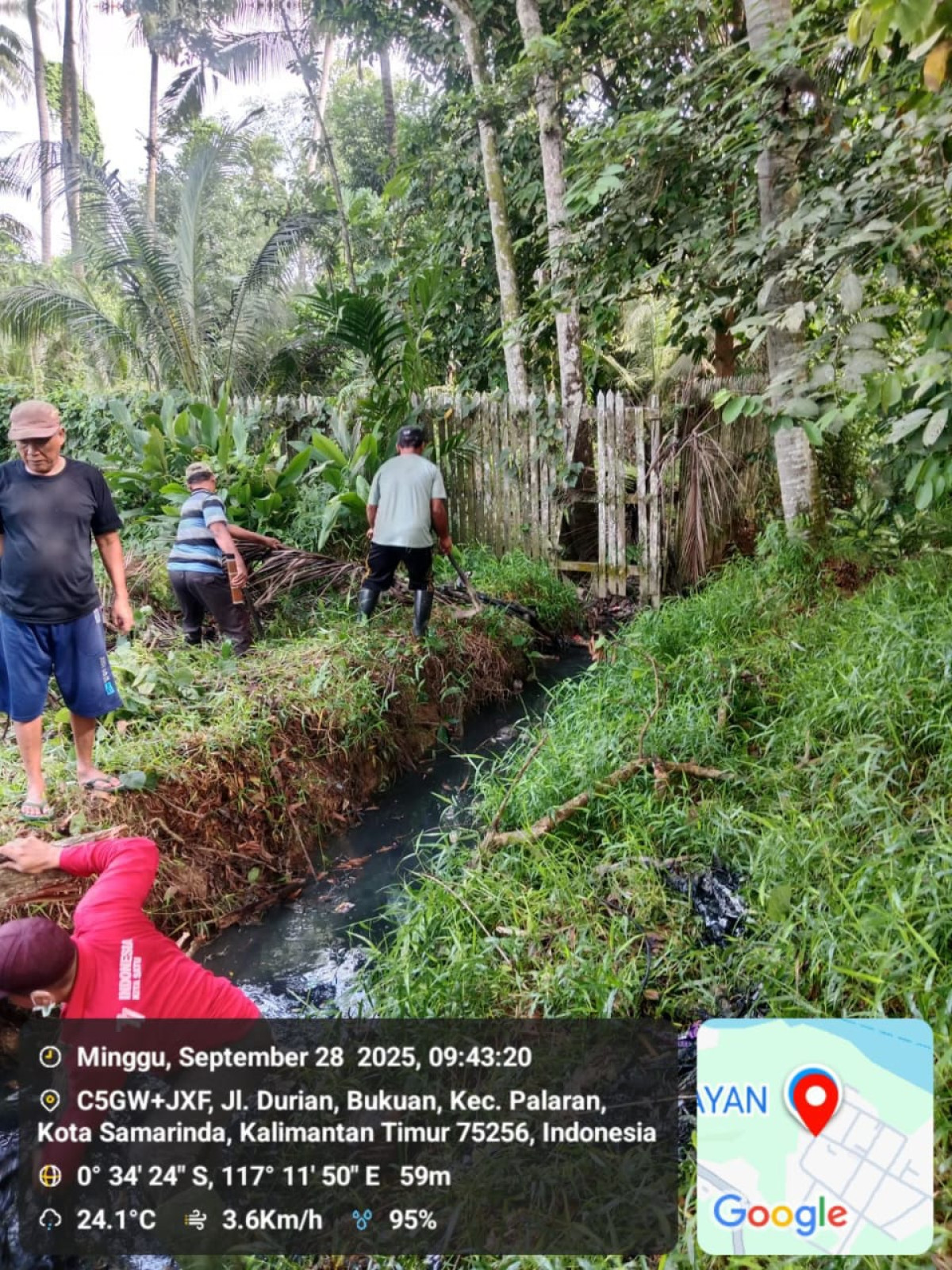 Gotong royong pembersihan drainase