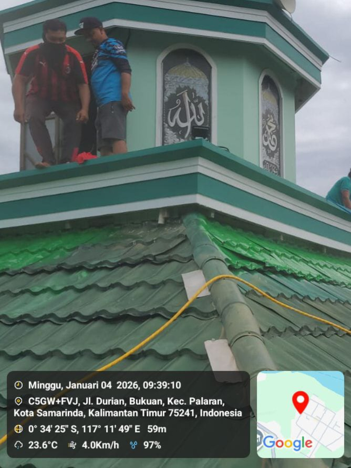 Gotong royong pembersihan dan cat langgar al ihsan
