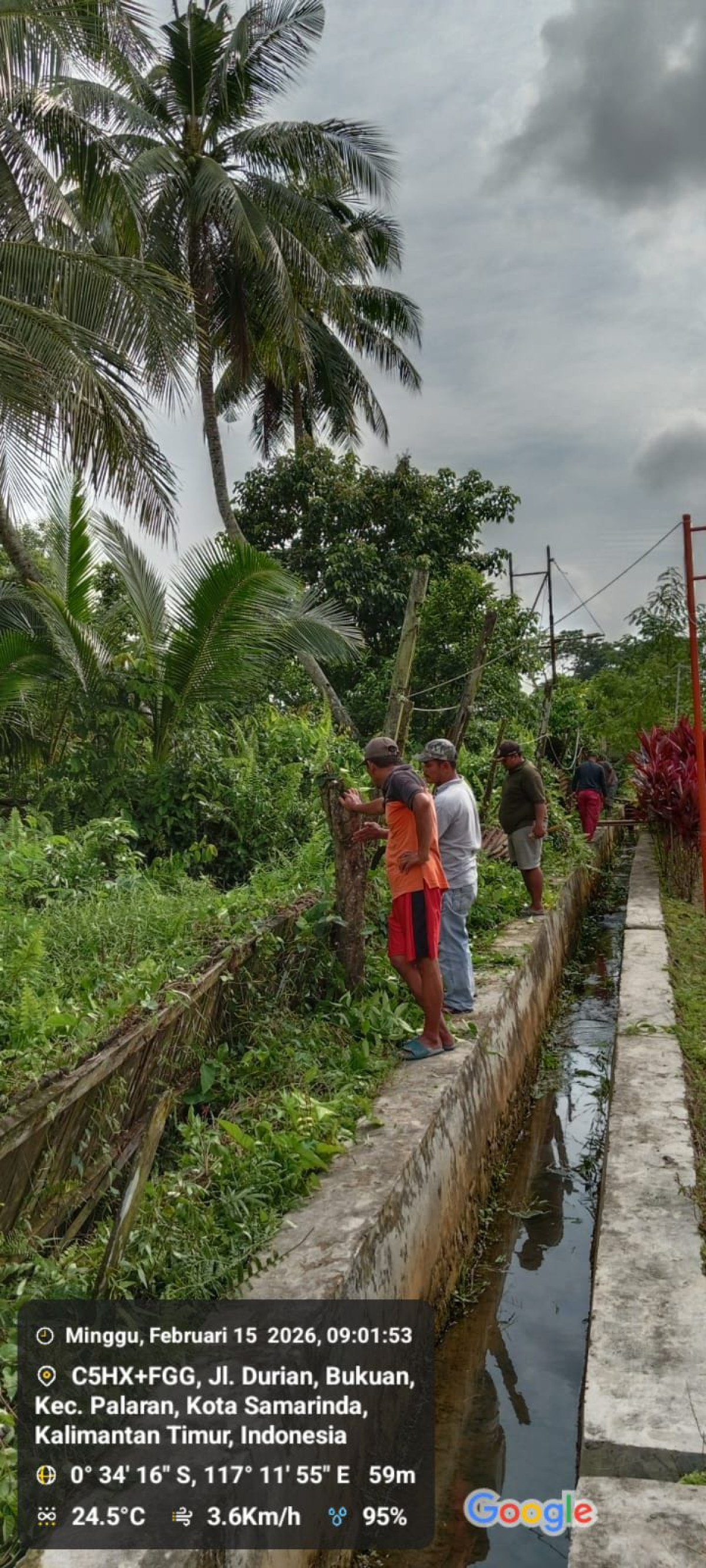 Gotong royong pembersihan lingkungan