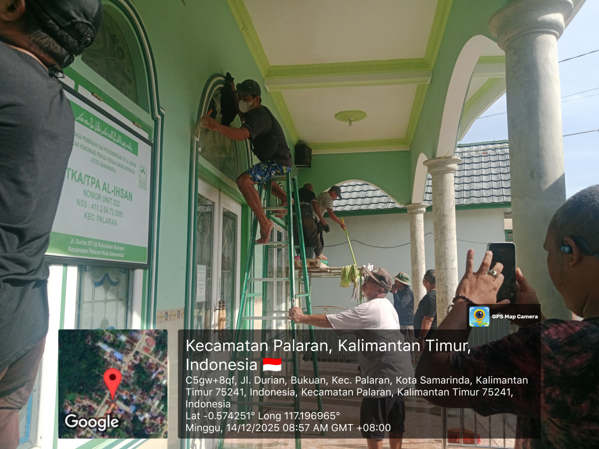 Gotong royong pembersihan langgar al ihsan