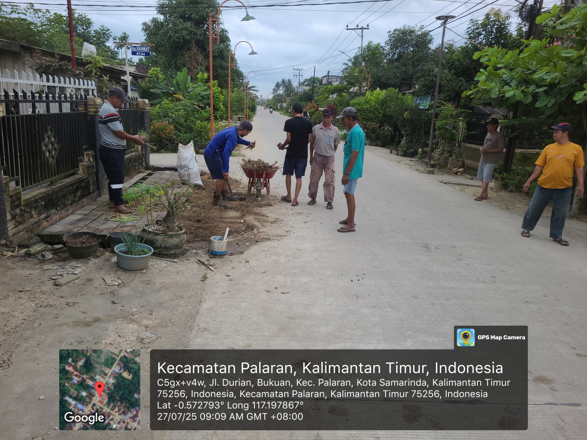 Gotong Royong Pembersihan Lingkungan RT.4