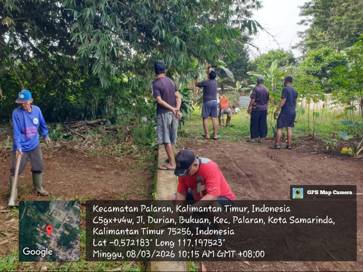 Gotong Royong Pembersihan Lingkungan RT 04